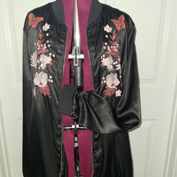 SILKY, FLOWER & BUTTERFLY EMBROIDERED BOMBER JACKET, WOMANS Size L - Picture 3 of 5